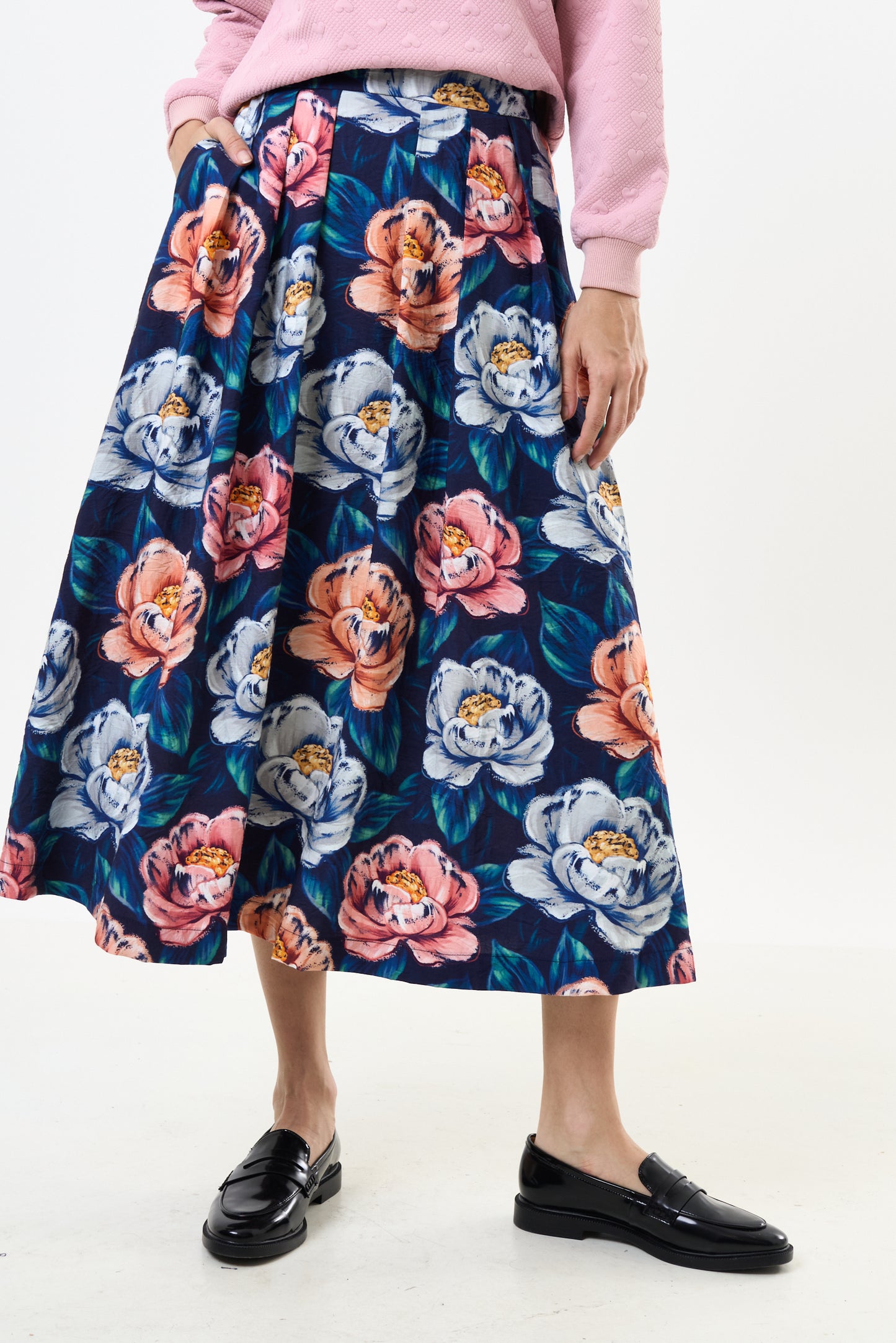 Lizea Peonies Print Pleated Midi Skirt - Navy