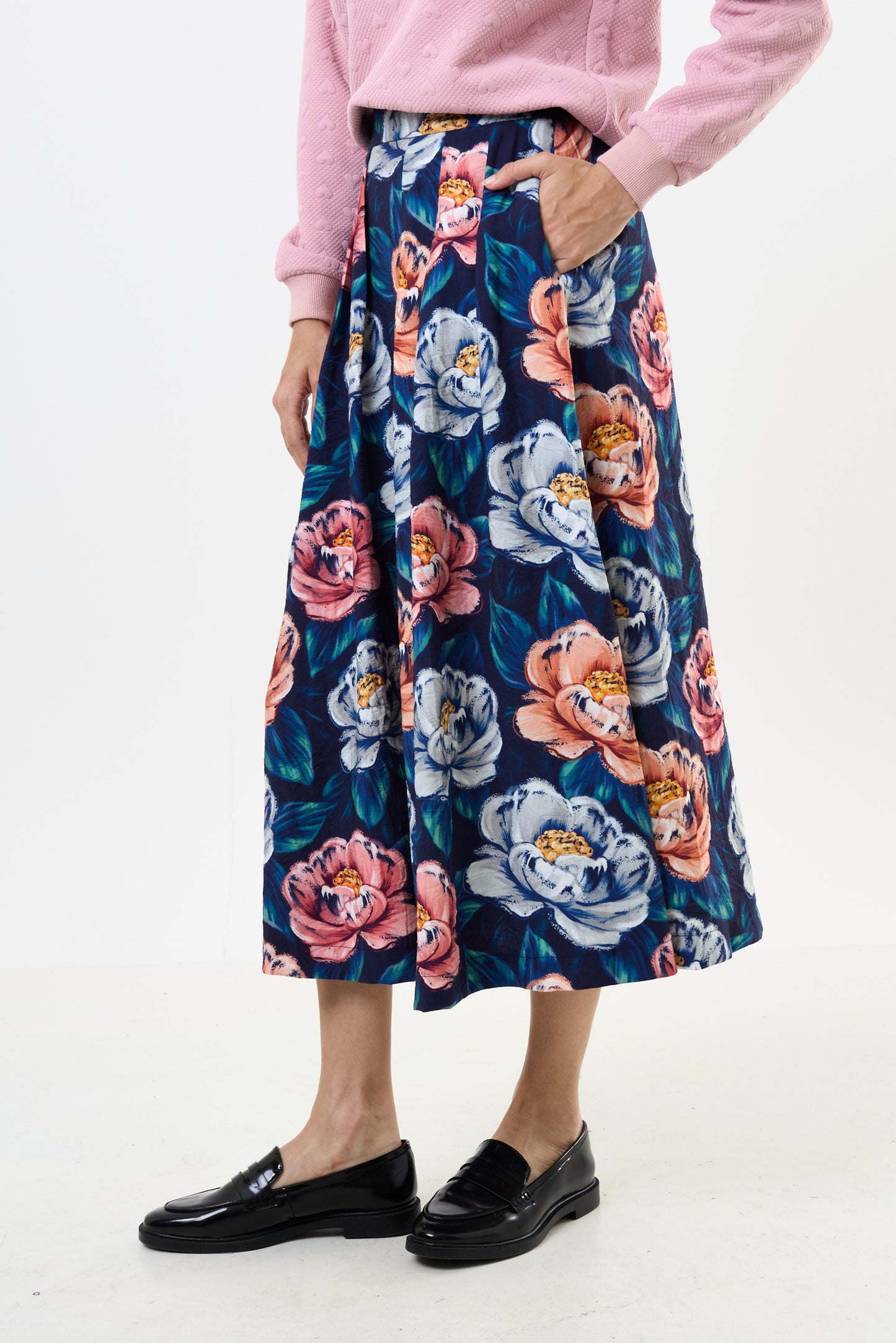 Lizea Peonies Print Pleated Midi Skirt - Navy