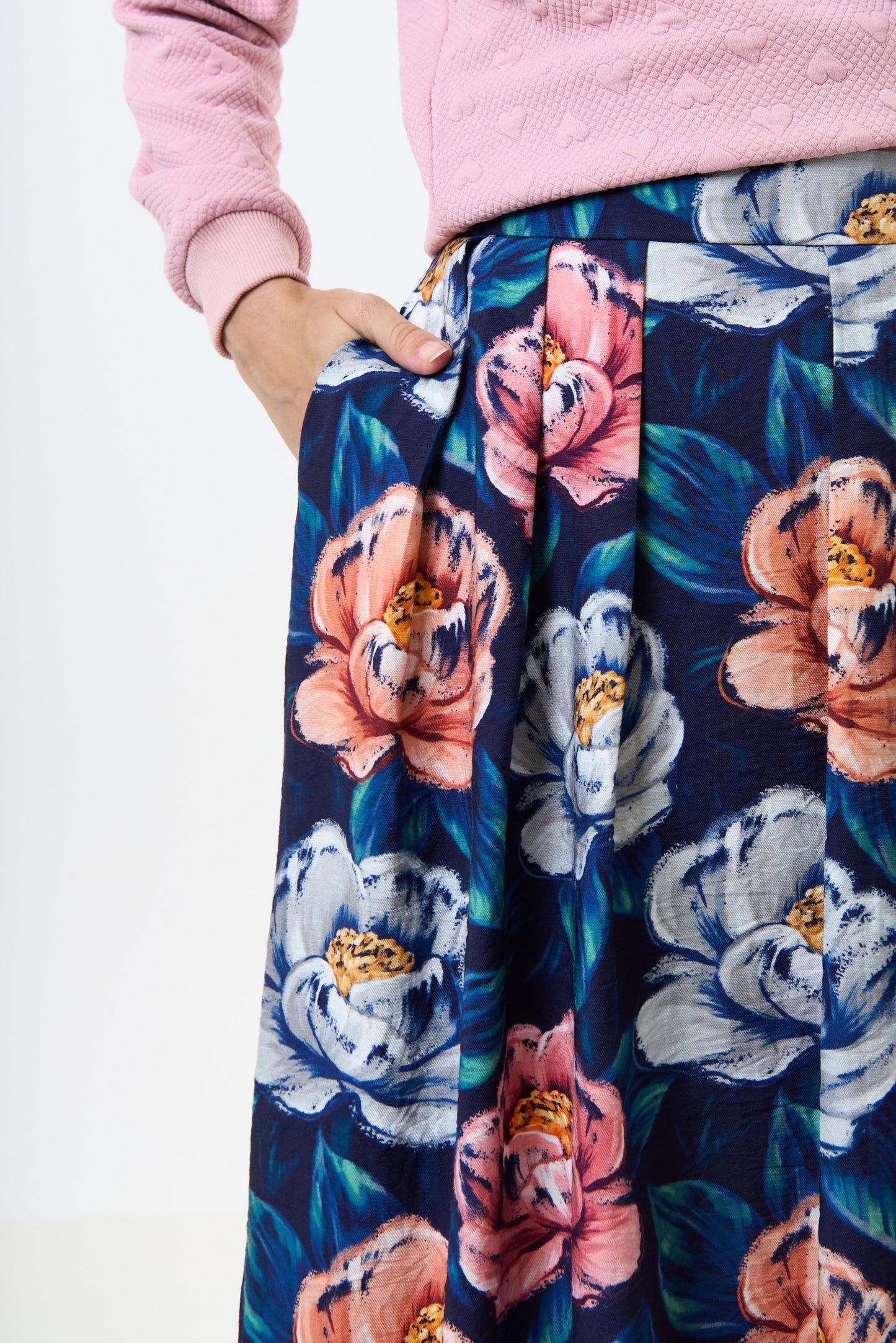 Lizea Peonies Print Pleated Midi Skirt - Navy